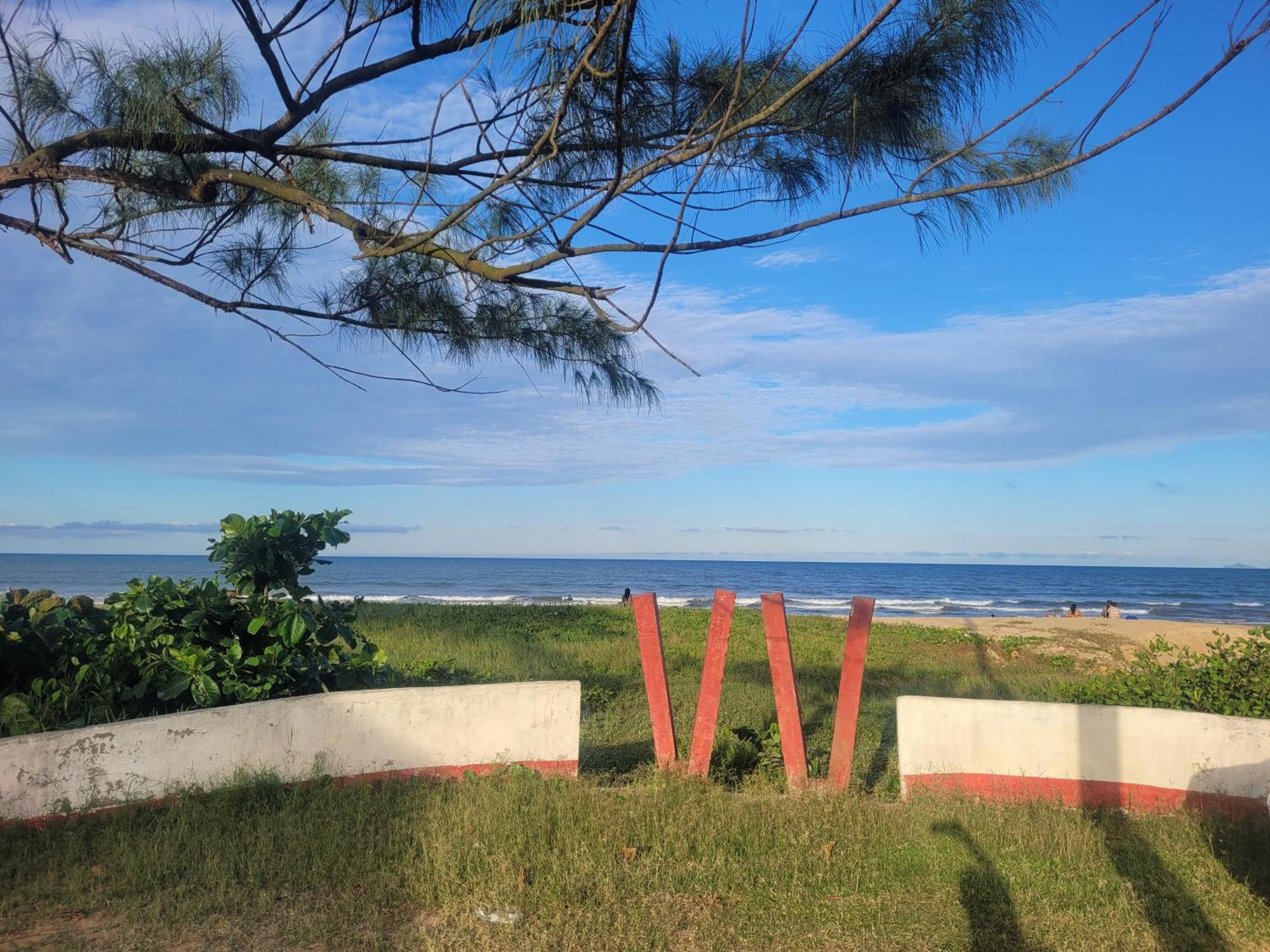 Casa Grande Tamoios: Beachside Retreat with Pool and Gourmet Area Villa Cabo Frio Exterior photo