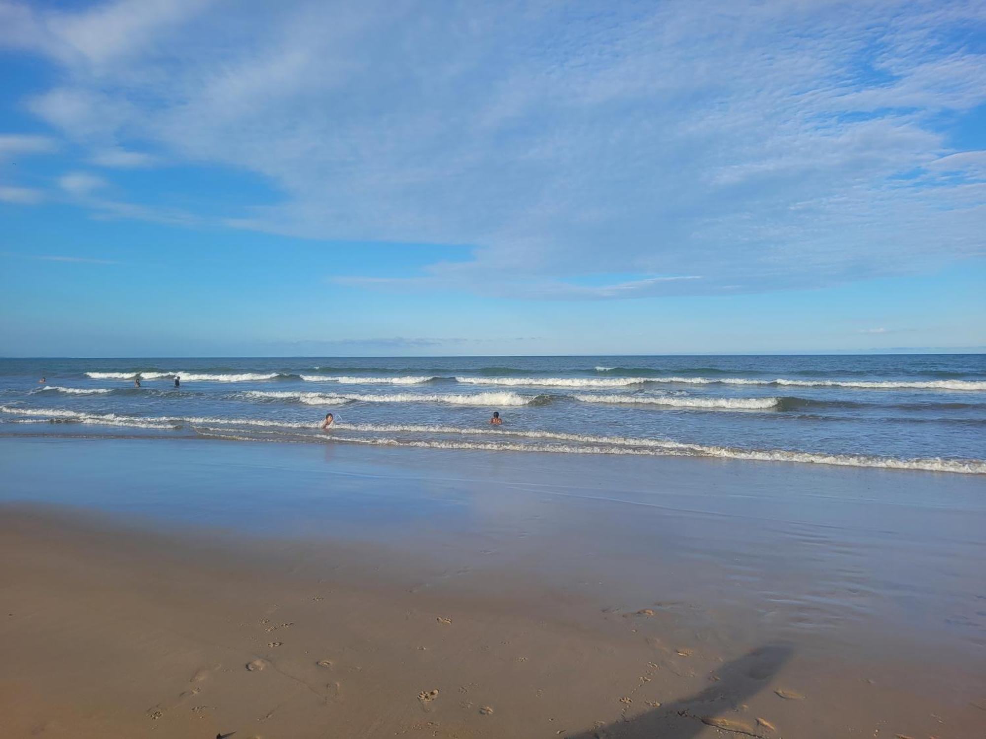 Casa Grande Tamoios: Beachside Retreat with Pool and Gourmet Area Villa Cabo Frio Exterior photo