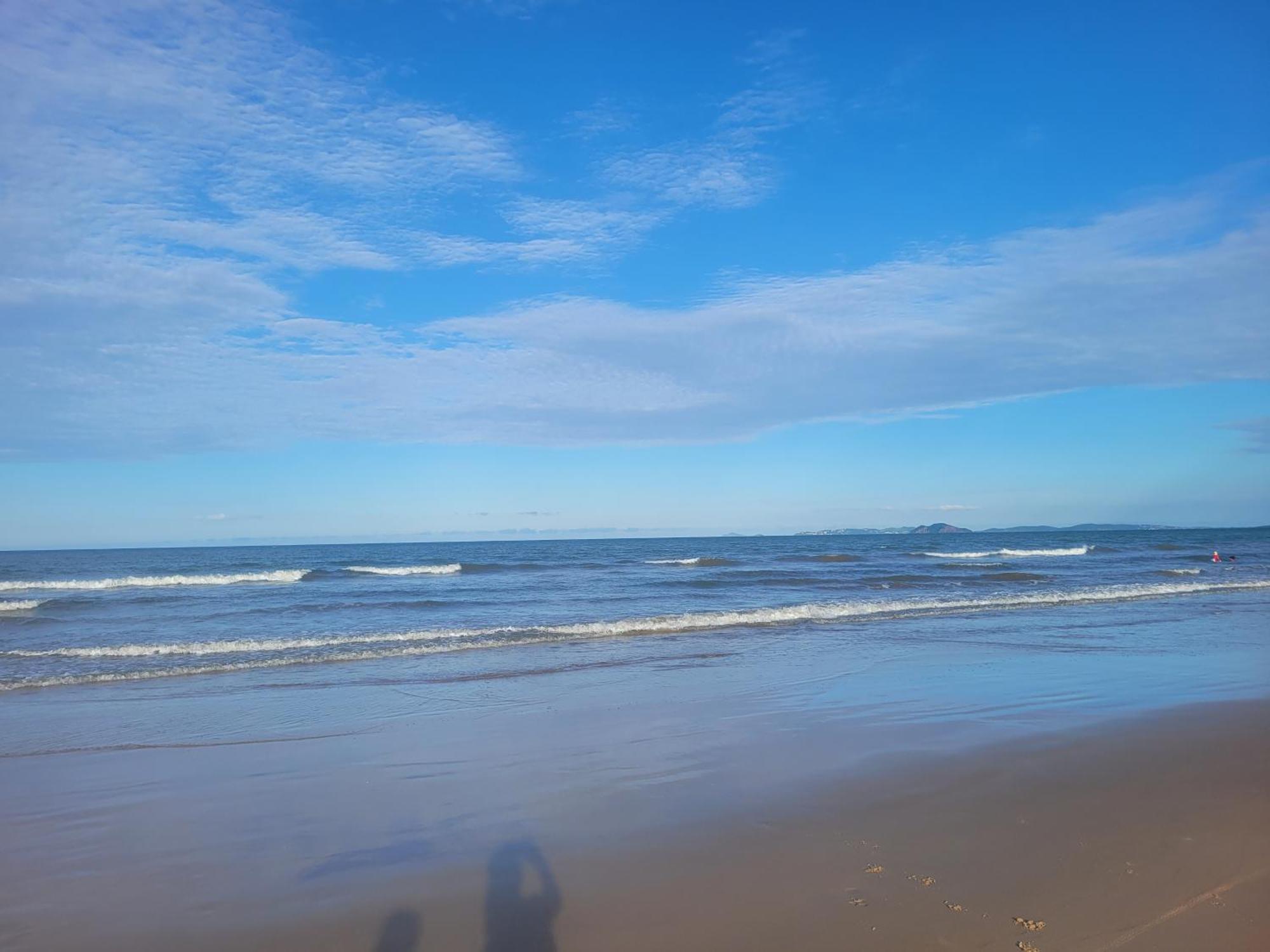 Casa Grande Tamoios: Beachside Retreat with Pool and Gourmet Area Villa Cabo Frio Exterior photo